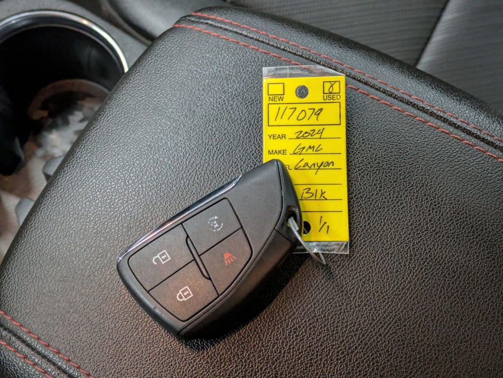 Thumbnail: 2024 GMC Canyon - 19