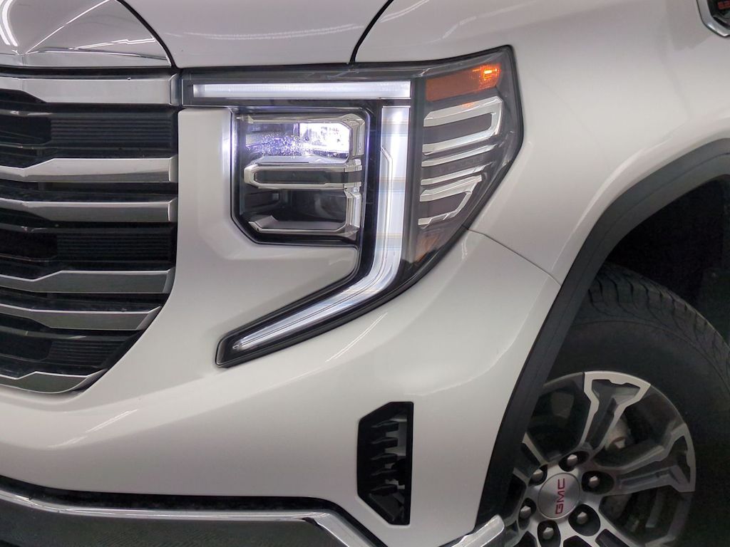 Thumbnail: 2023 GMC Sierra 1500 - 24