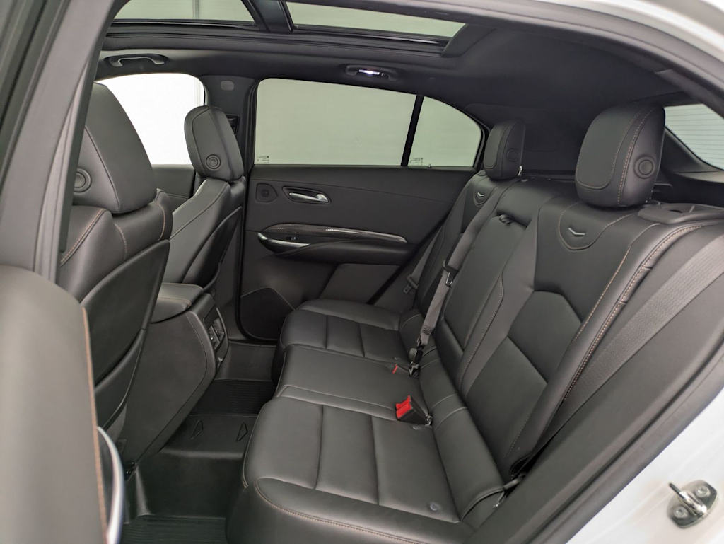Thumbnail: 2023 Cadillac XT4 - 30