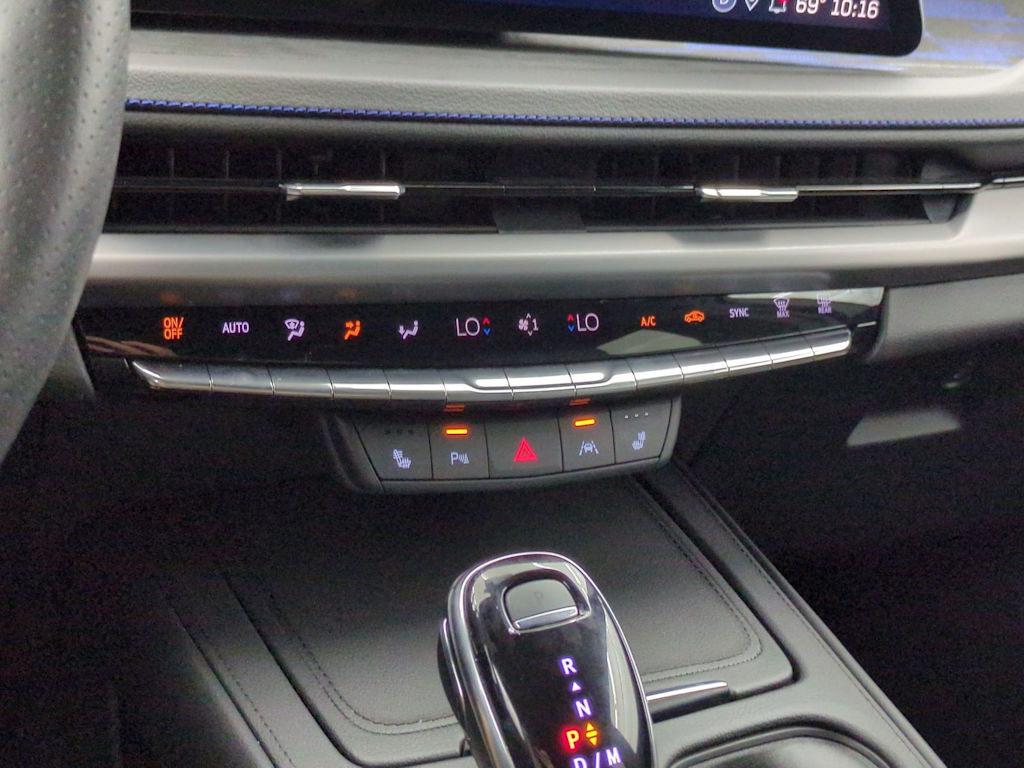 Thumbnail: 2025 Cadillac XT4 - 35