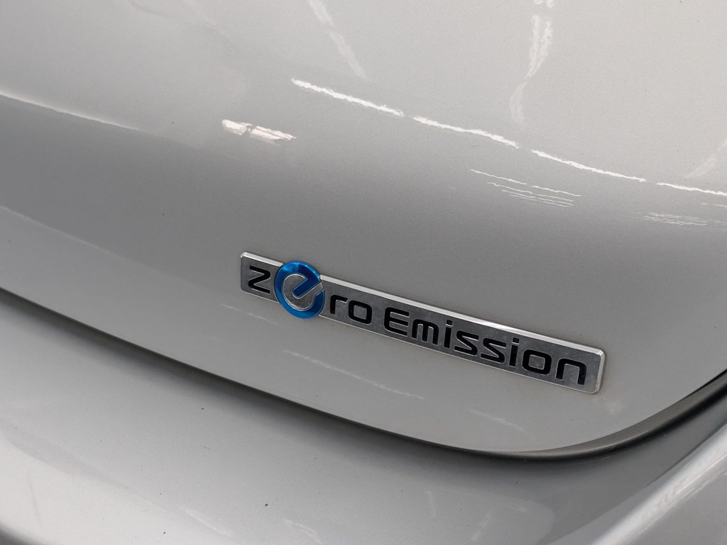 Thumbnail: 2015 Nissan Leaf - 23