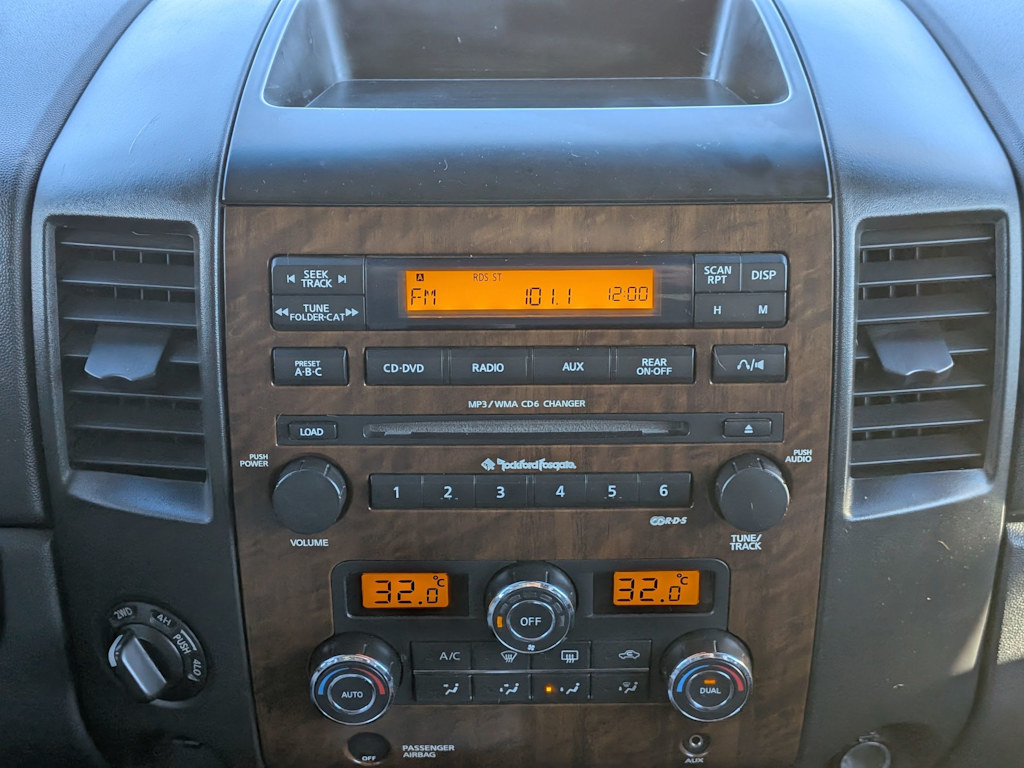 Thumbnail: 2011 Nissan Titan - 15