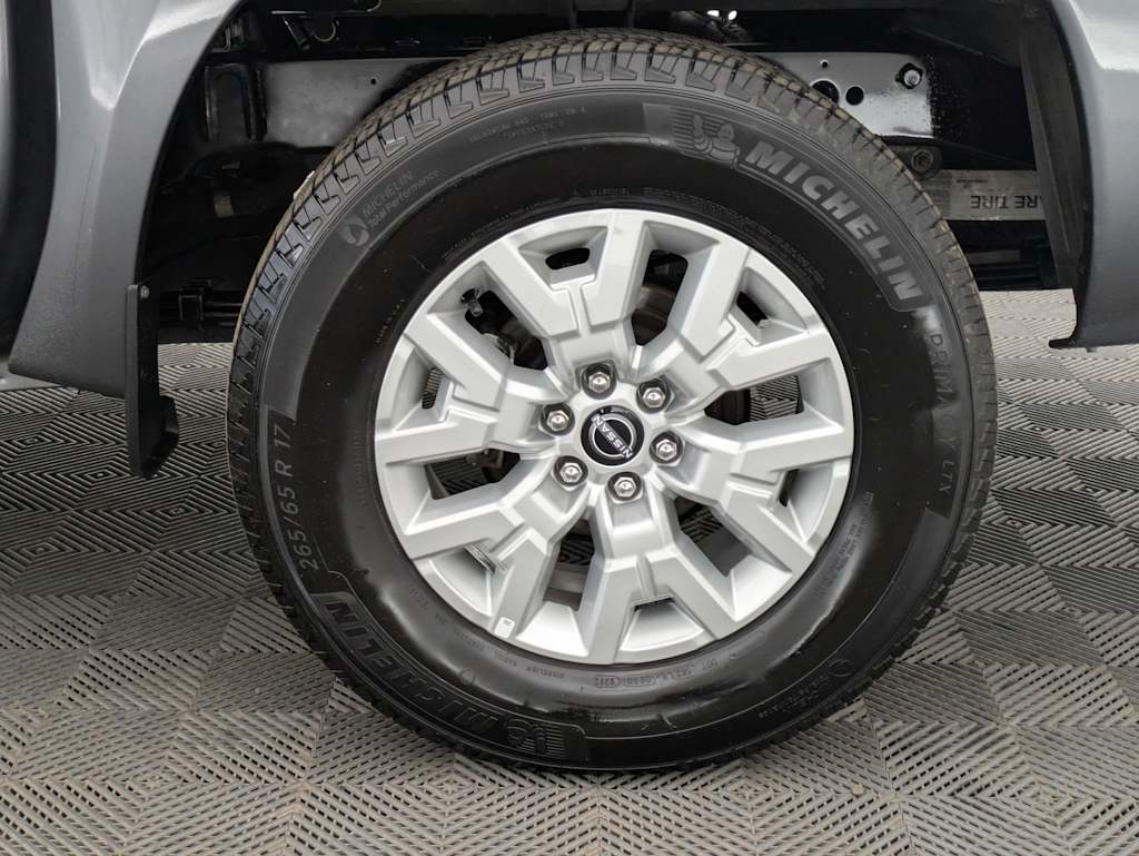 2023 Nissan Frontier SV 8