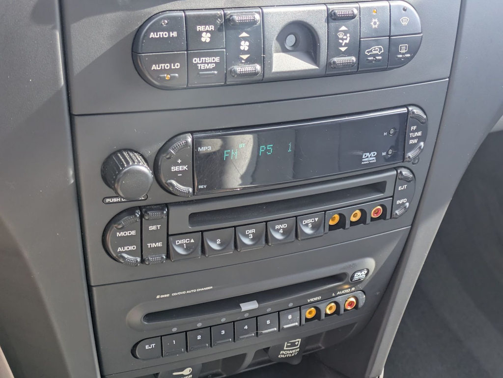 Thumbnail: 2007 Chrysler Pacifica - 34