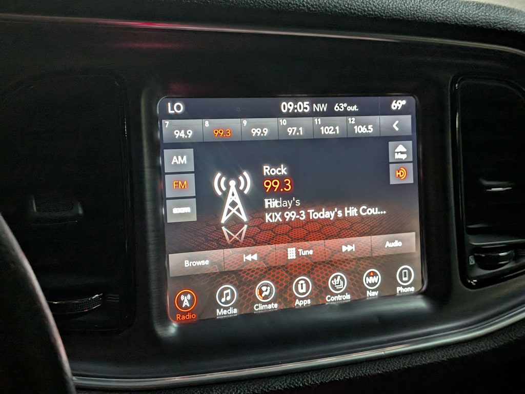 Thumbnail: 2017 Dodge Challenger - 31