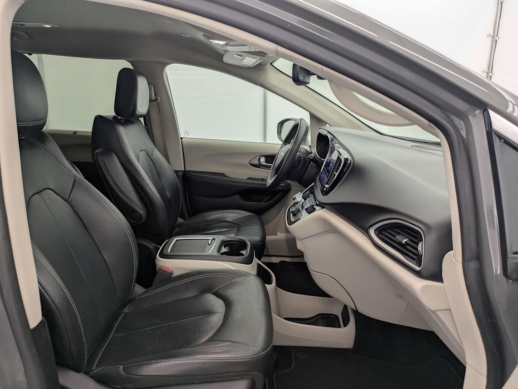 Thumbnail: 2022 Chrysler Pacifica - 12