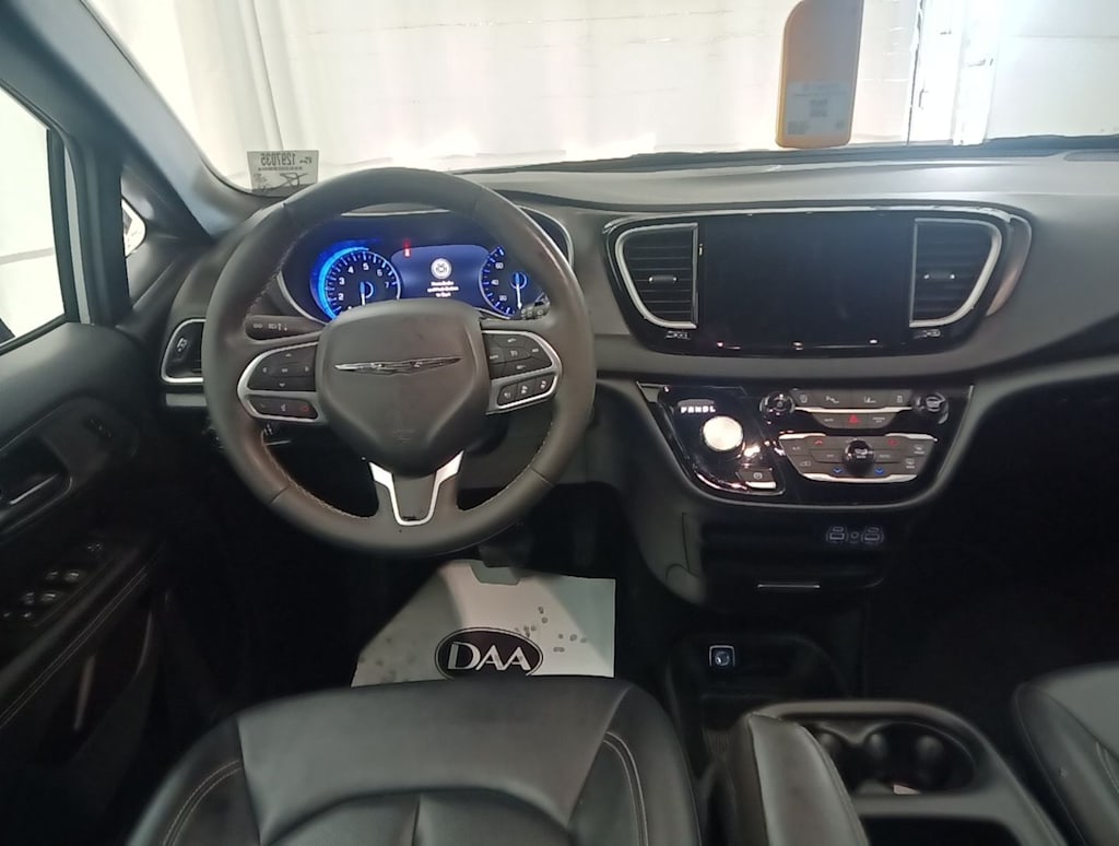 Thumbnail: 2025 Chrysler Pacifica - 5