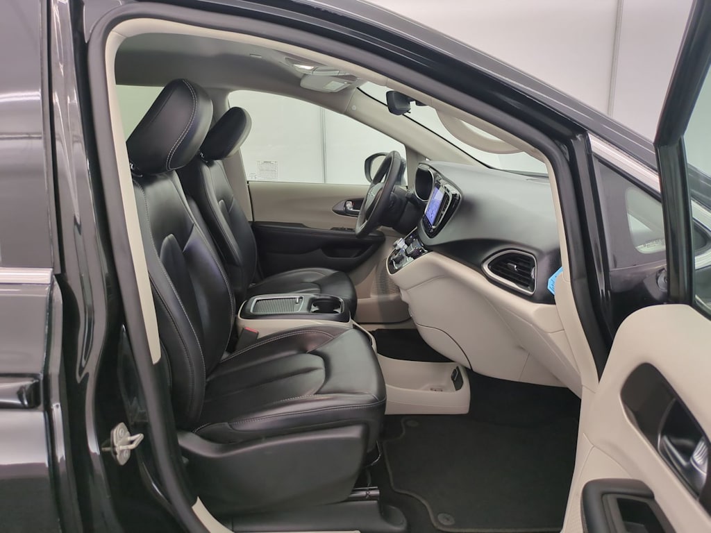 Thumbnail: 2023 Chrysler Pacifica - 12