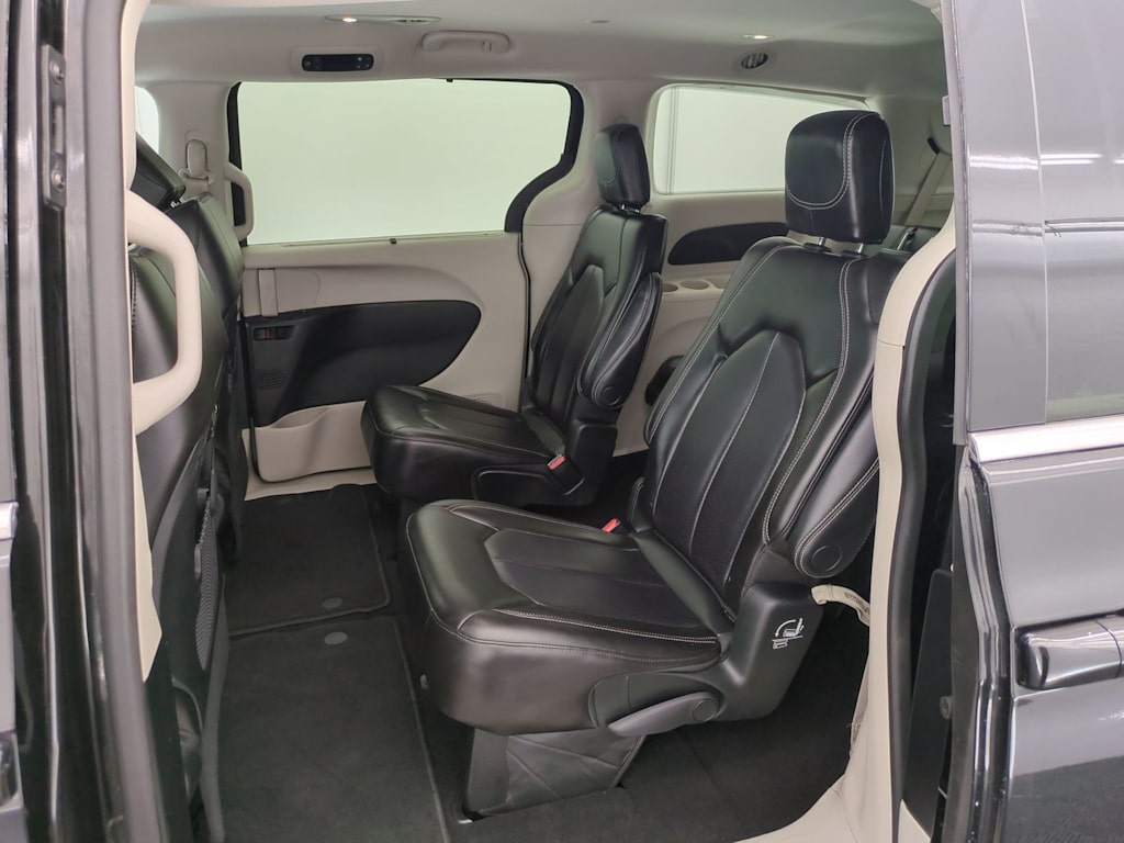 Thumbnail: 2023 Chrysler Pacifica - 25