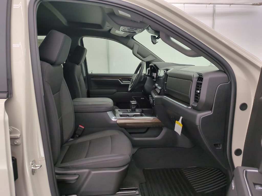 Thumbnail: 2026 Chevrolet Silverado 1500 - 8
