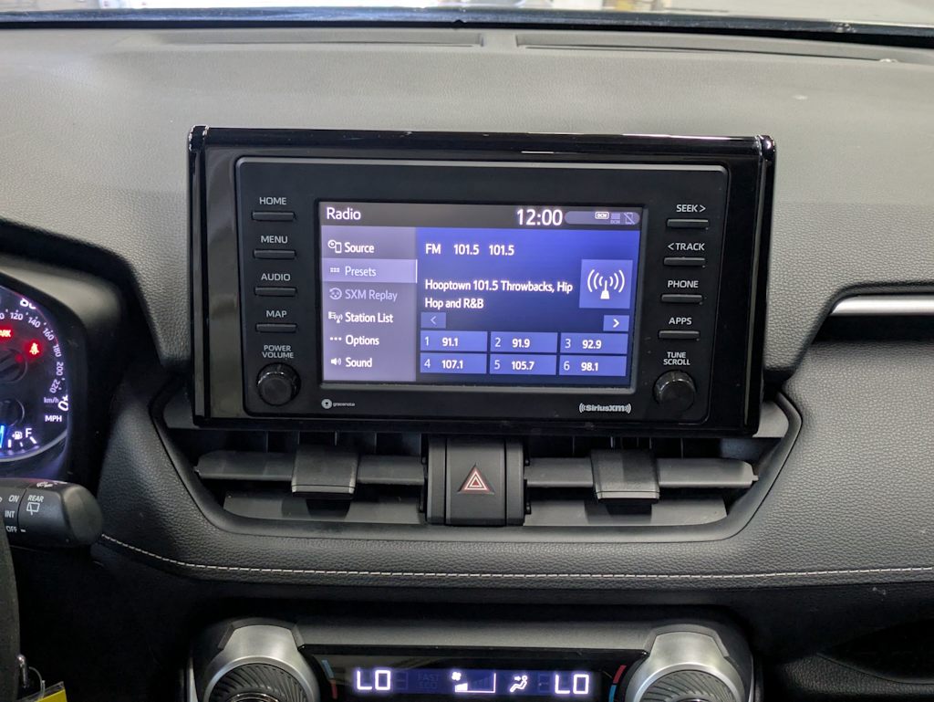 Thumbnail: 2020 Toyota RAV4 - 15