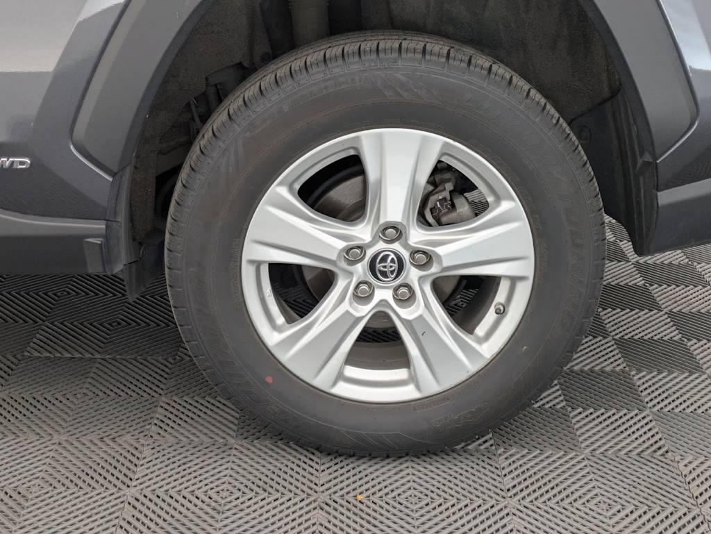 Thumbnail: 2020 Toyota RAV4 - 8