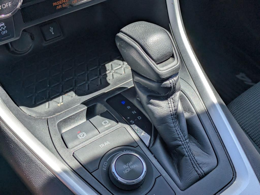 Thumbnail: 2020 Toyota RAV4 - 16