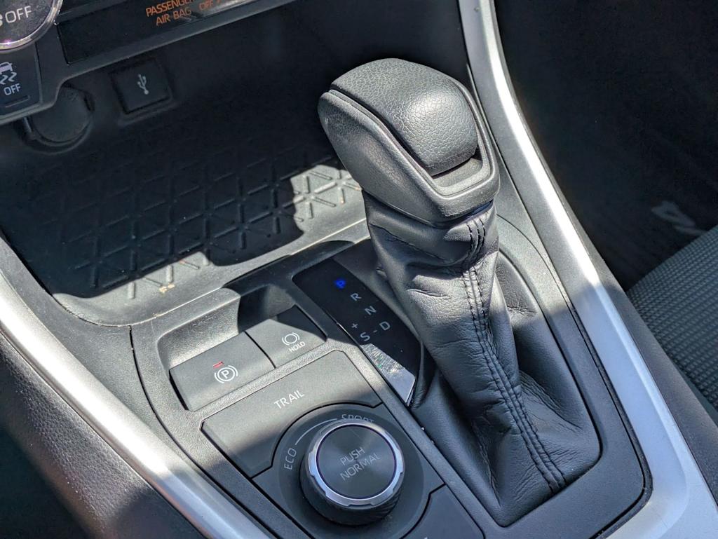 Thumbnail: 2020 Toyota RAV4 - 16