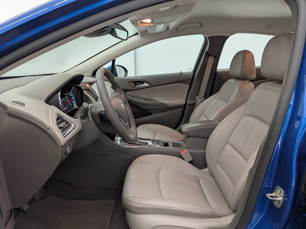 Thumbnail: 2018 Chevrolet Cruze - 10