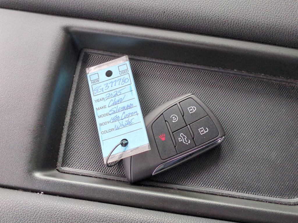 Thumbnail: 2025 Chevrolet Silverado 1500 - 17