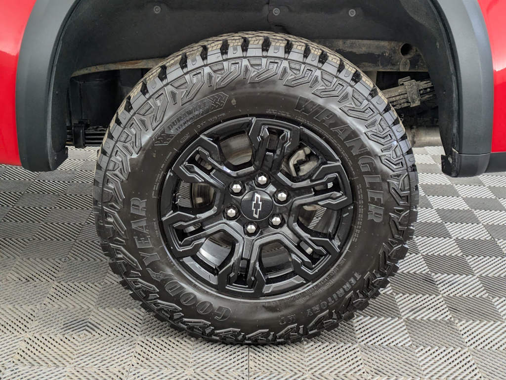 2024 Chevrolet Silverado 1500 ZR2 8
