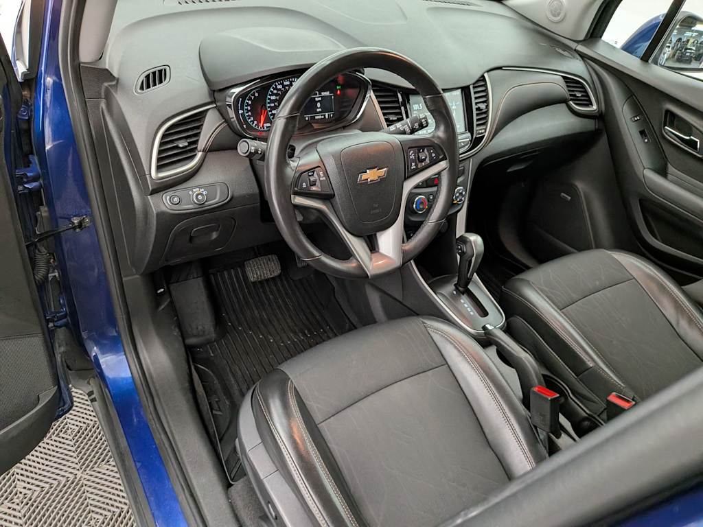 Thumbnail: 2017 Chevrolet Trax - 2