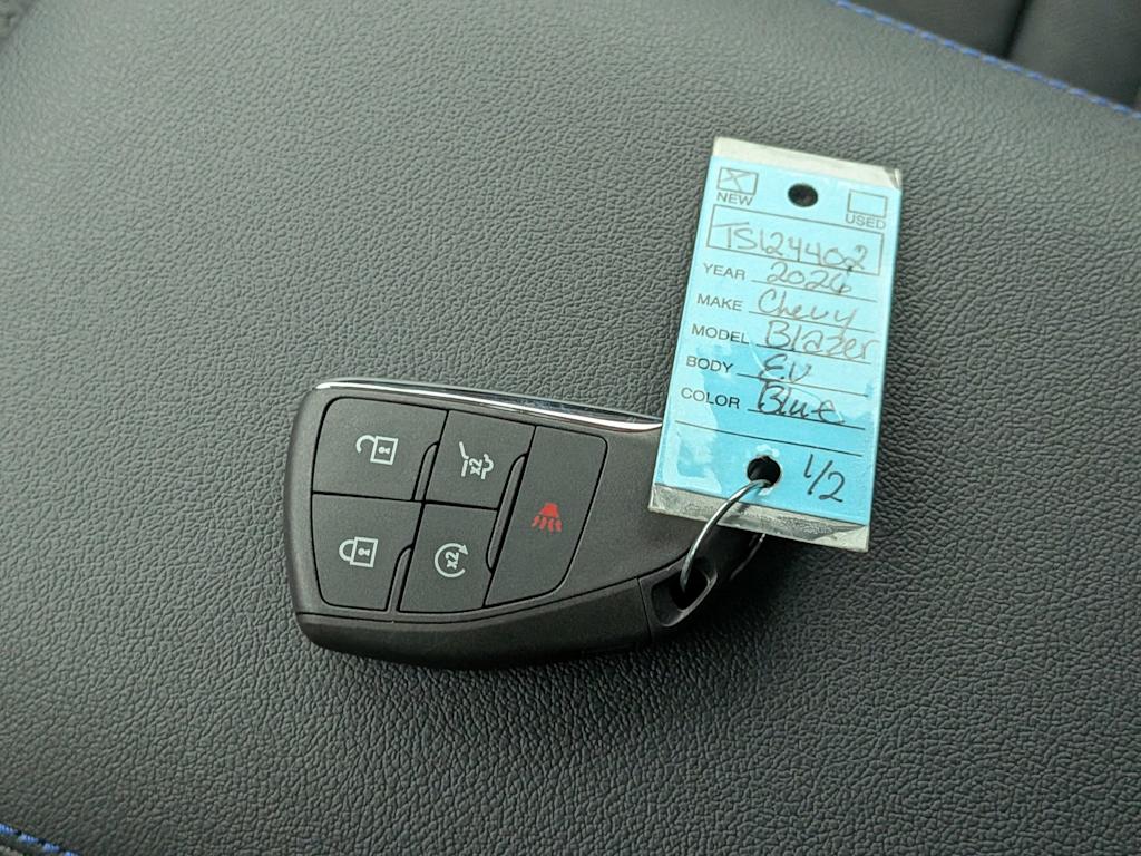 Thumbnail: 2026 Chevrolet Blazer EV - 18