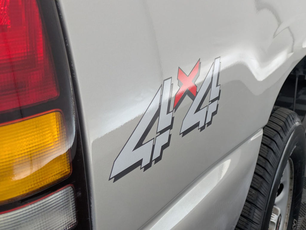 Thumbnail: 2006 GMC Sierra 1500 - 22