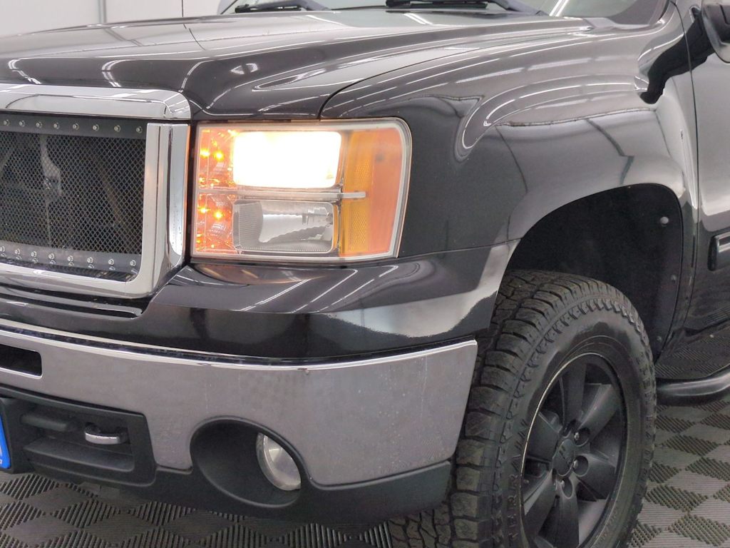 Thumbnail: 2011 GMC Sierra 1500 - 24