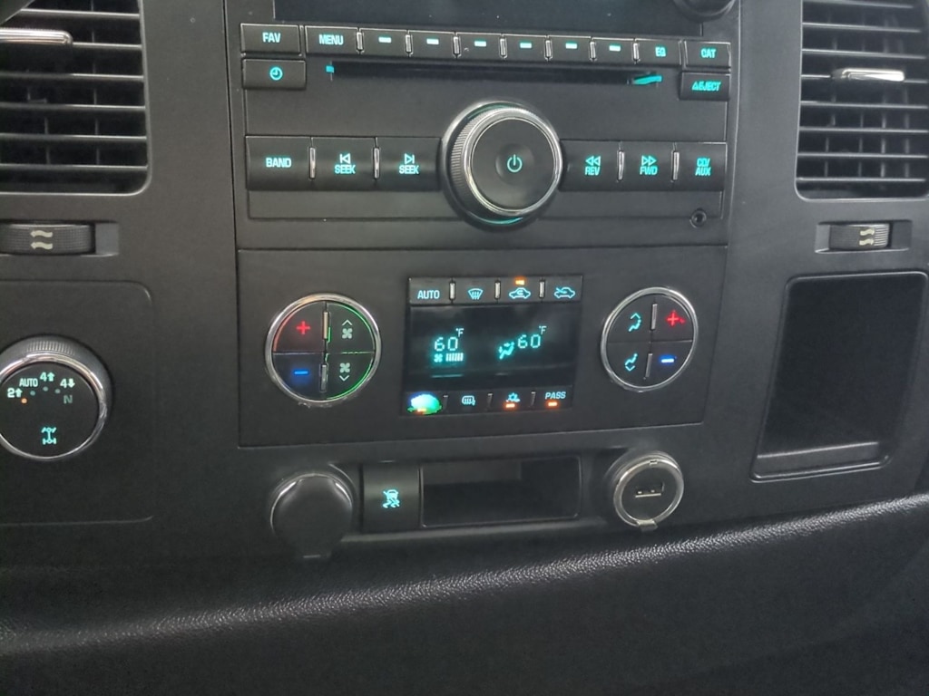 Thumbnail: 2011 GMC Sierra 1500 - 32