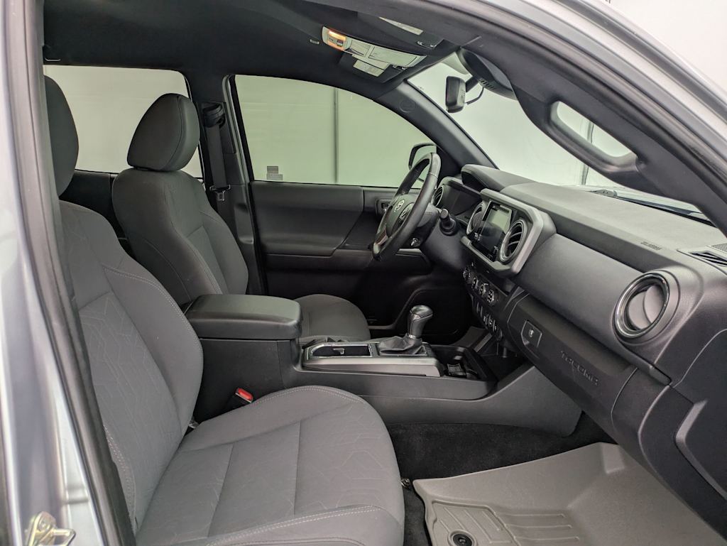 Thumbnail: 2019 Toyota Tacoma - 12