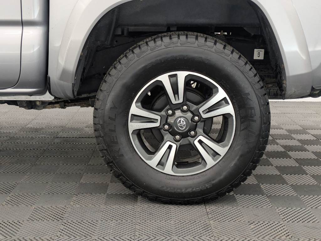 Thumbnail: 2019 Toyota Tacoma - 8