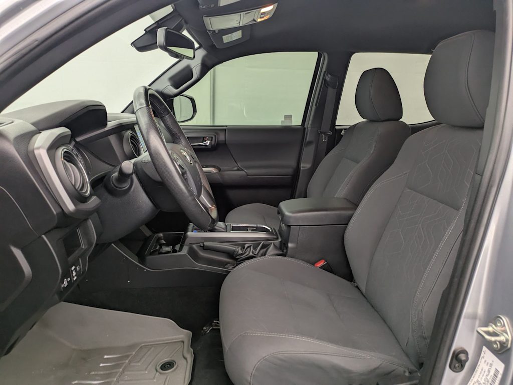 Thumbnail: 2019 Toyota Tacoma - 11