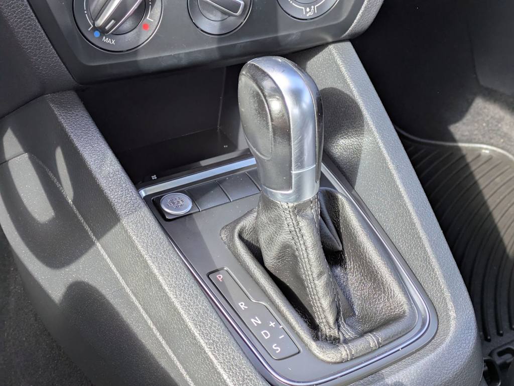 Thumbnail: 2017 Volkswagen Jetta - 16