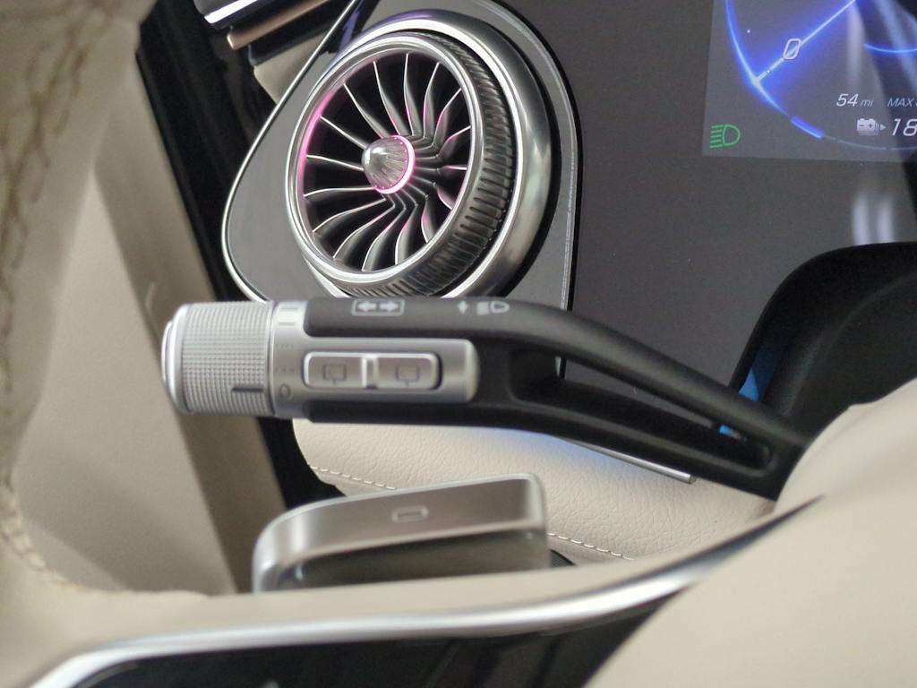 Thumbnail: 2023 Mercedes-Benz EQS - 33