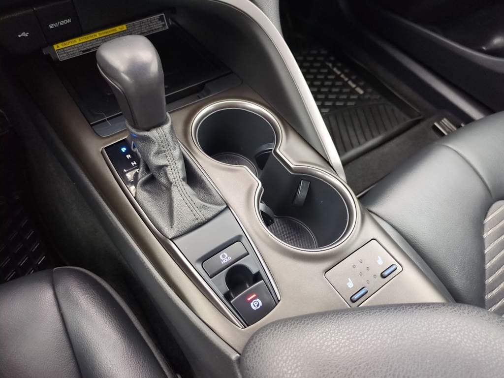 Thumbnail: 2021 Toyota Camry - 16