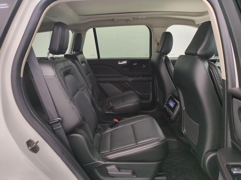 Thumbnail: 2023 Lincoln Aviator - 27