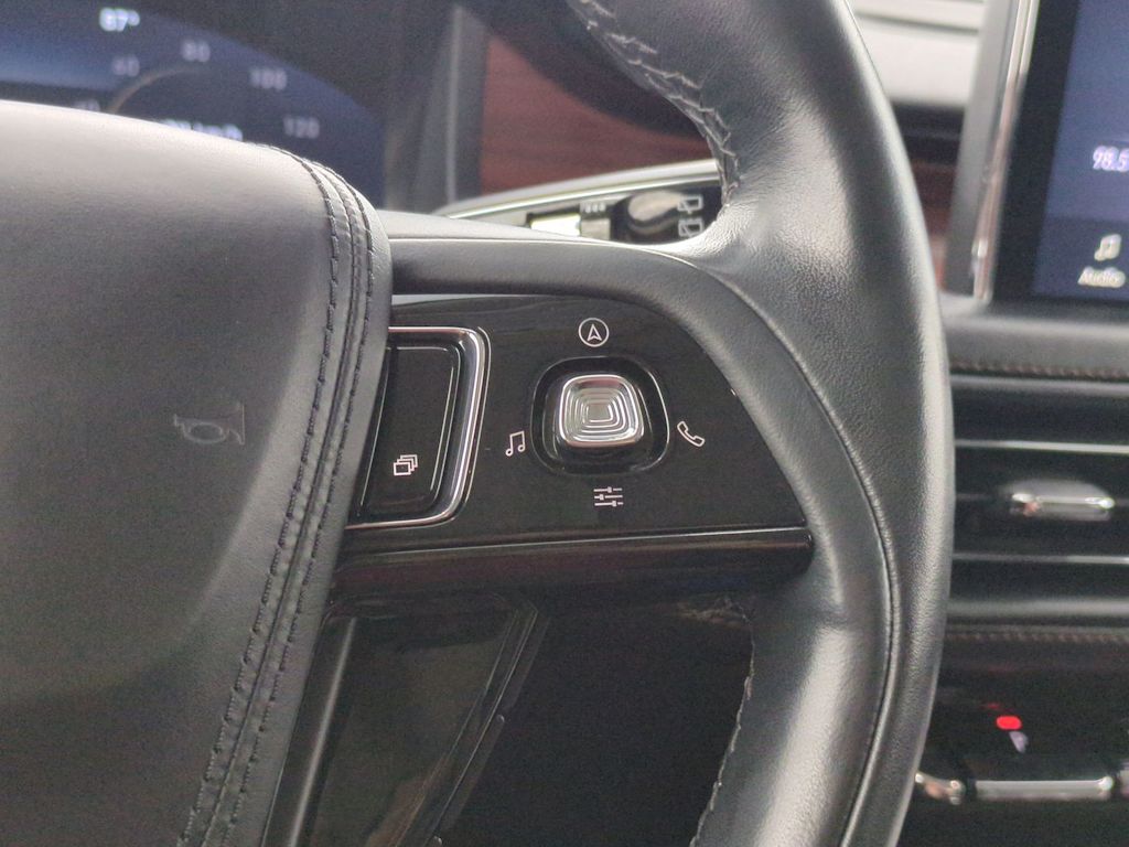 Thumbnail: 2023 Lincoln Aviator - 29