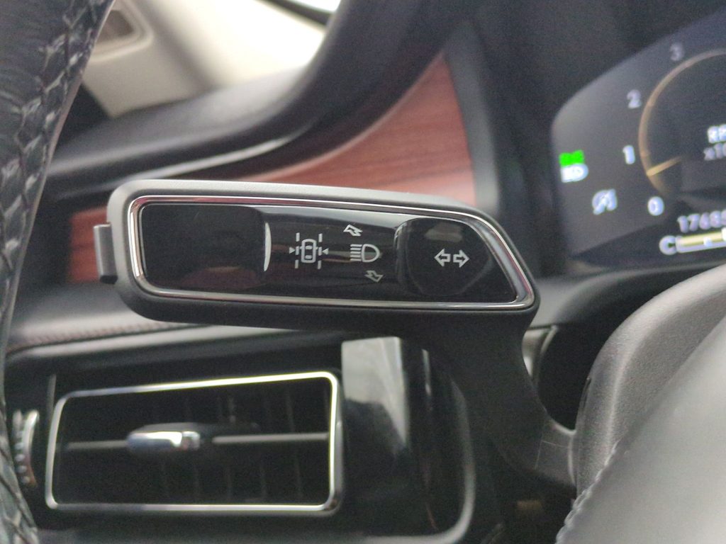 Thumbnail: 2023 Lincoln Aviator - 31