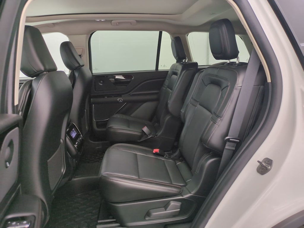 Thumbnail: 2023 Lincoln Aviator - 26