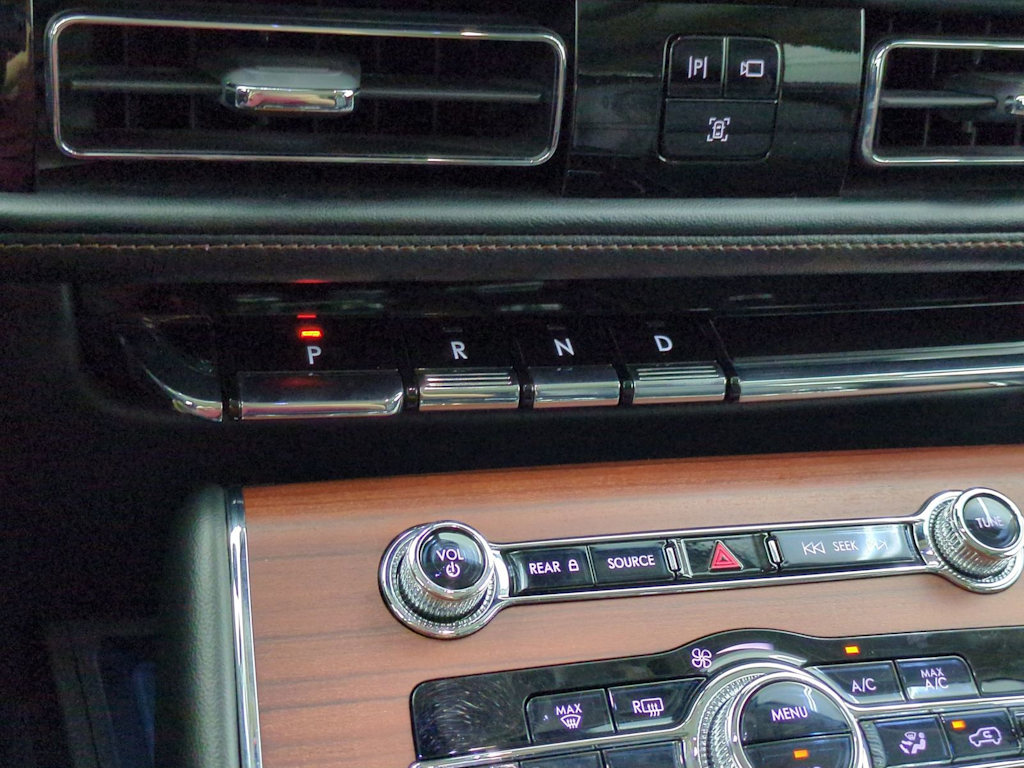Thumbnail: 2023 Lincoln Aviator - 36