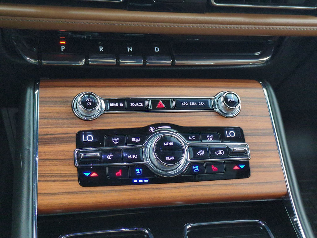 Thumbnail: 2020 Lincoln Aviator - 35
