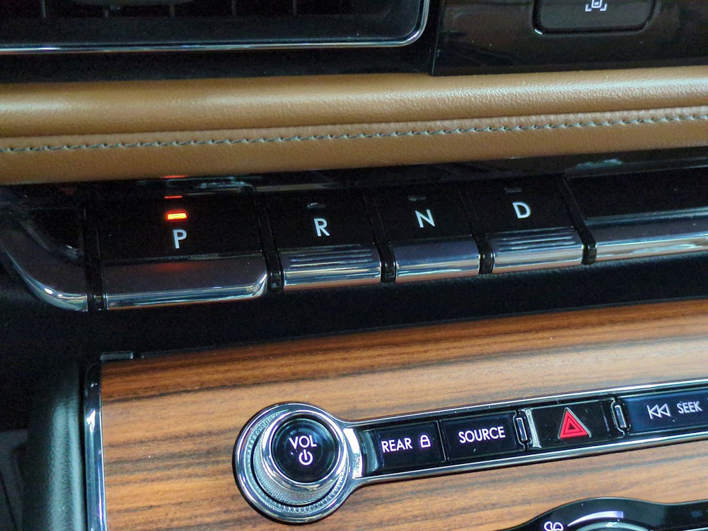 Thumbnail: 2020 Lincoln Aviator - 36