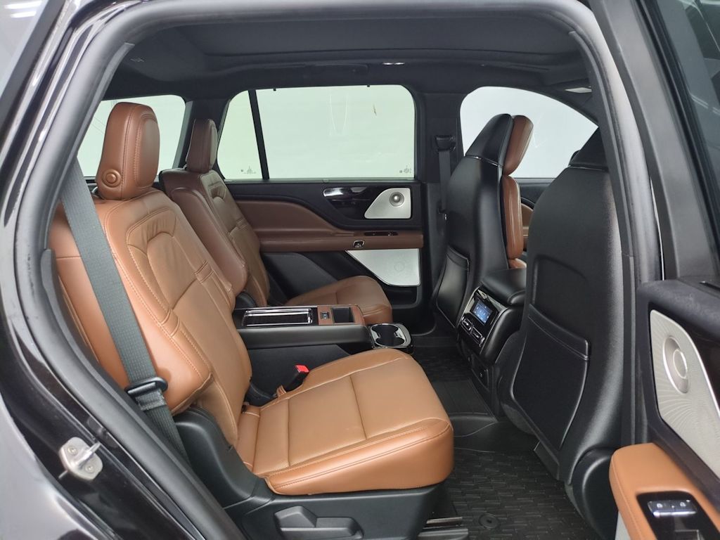 Thumbnail: 2020 Lincoln Aviator - 28