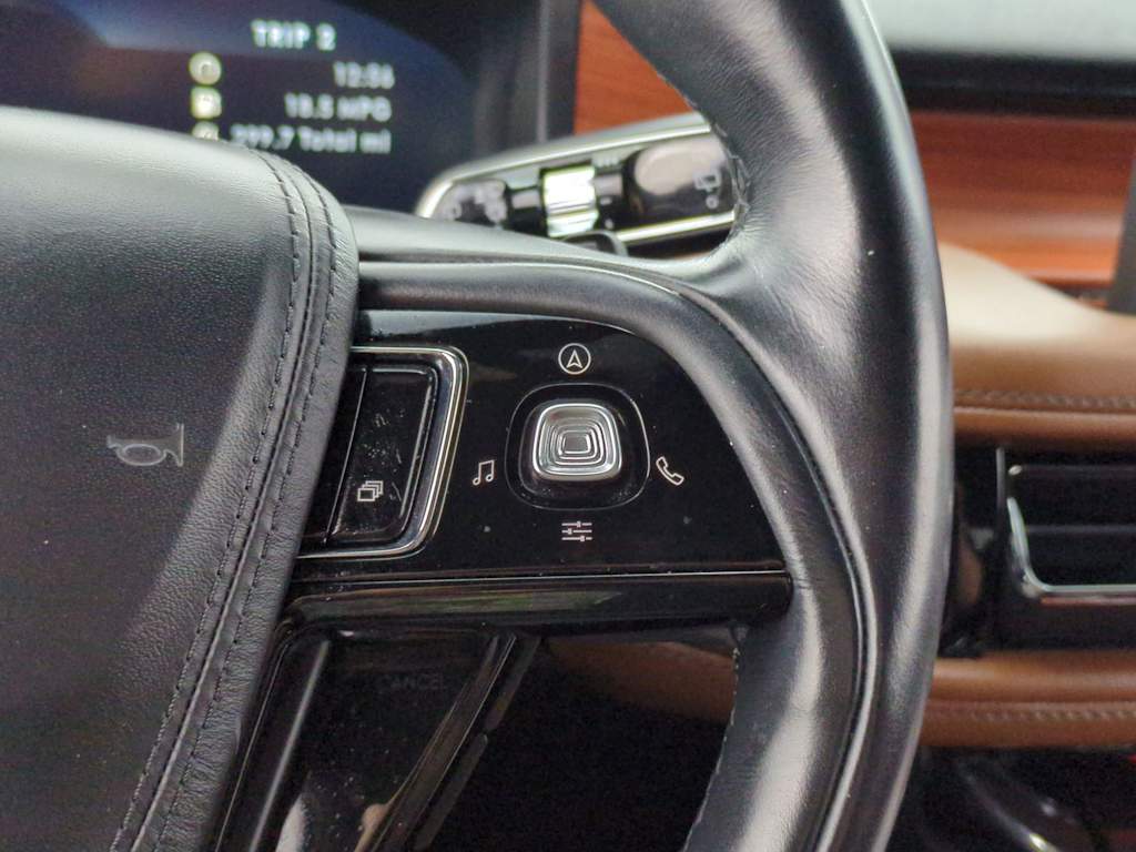 Thumbnail: 2020 Lincoln Aviator - 30