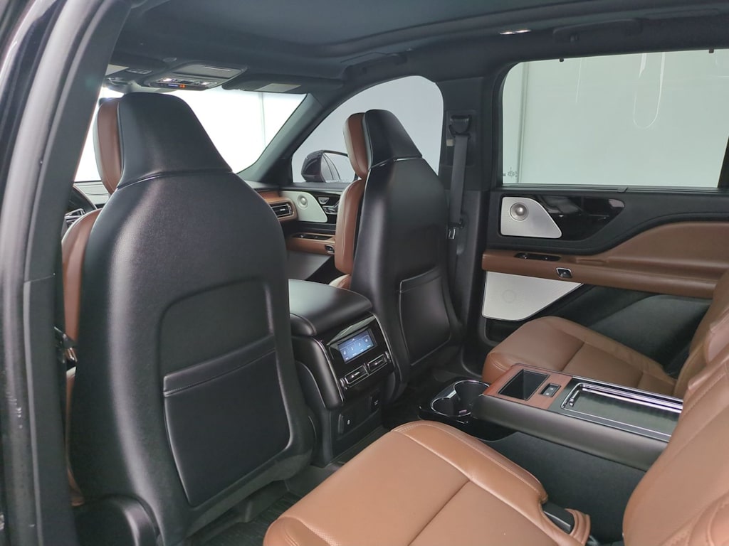 Thumbnail: 2020 Lincoln Aviator - 13