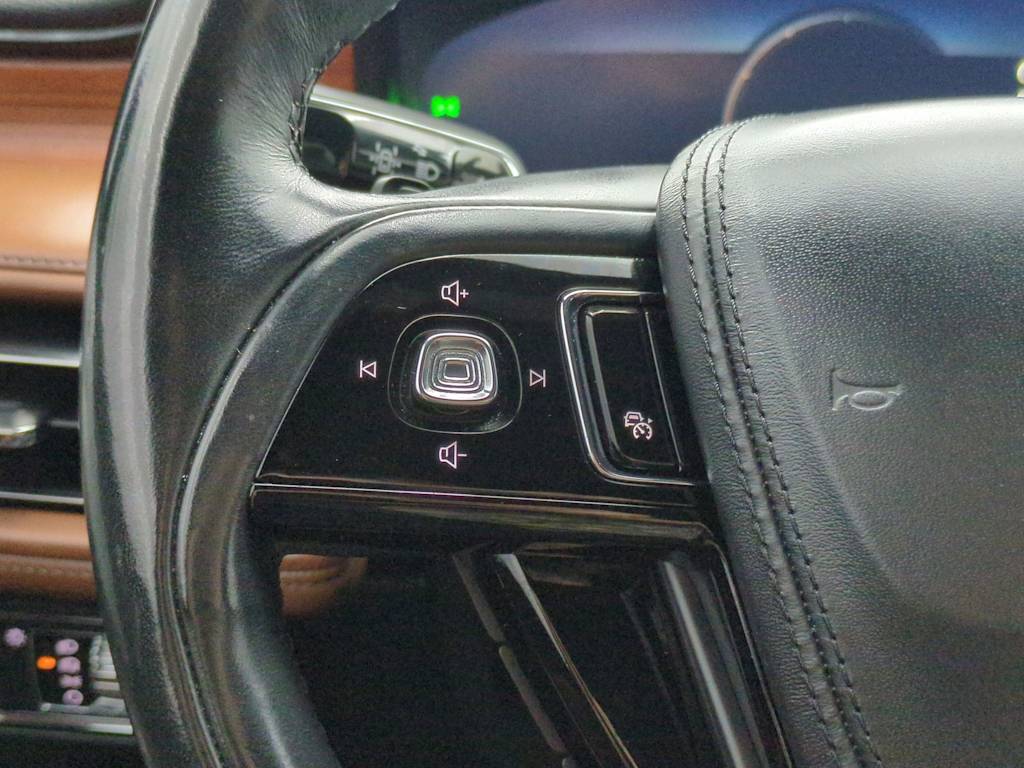 Thumbnail: 2020 Lincoln Aviator - 29
