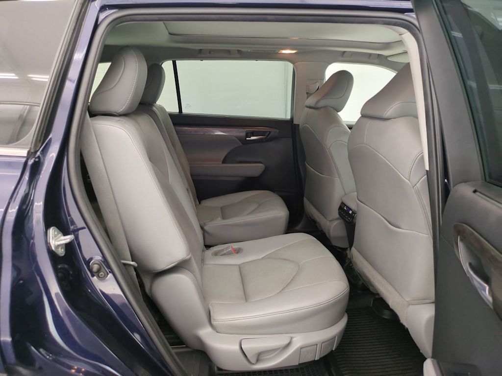 Thumbnail: 2020 Toyota Highlander - 28