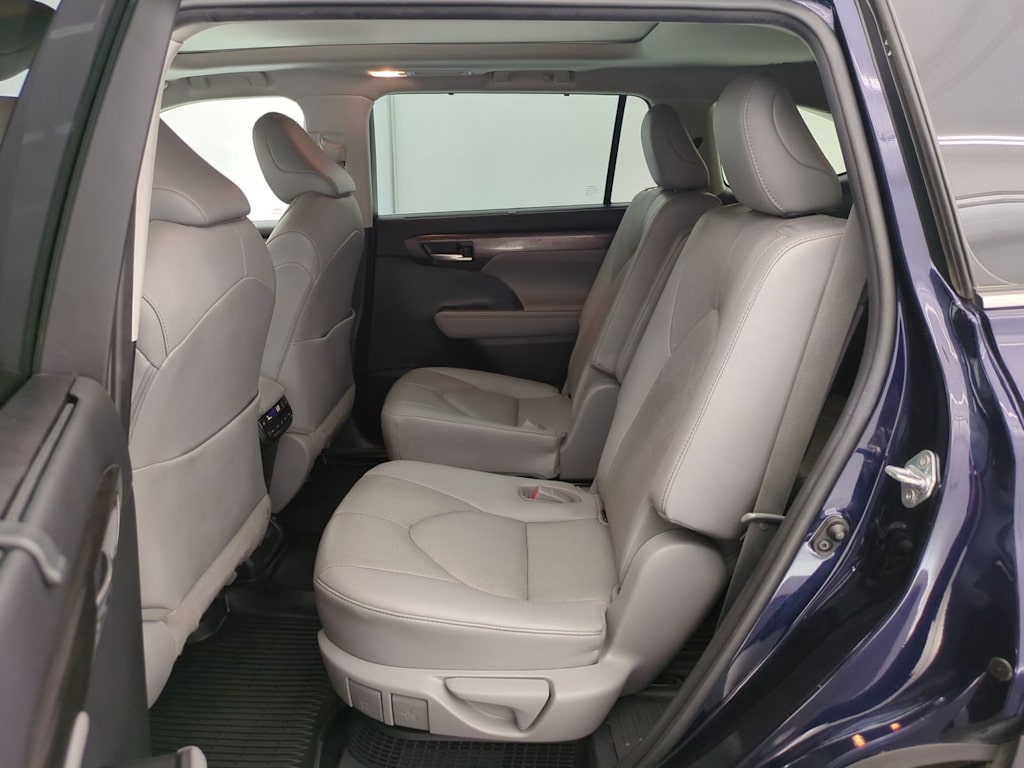 Thumbnail: 2020 Toyota Highlander - 27