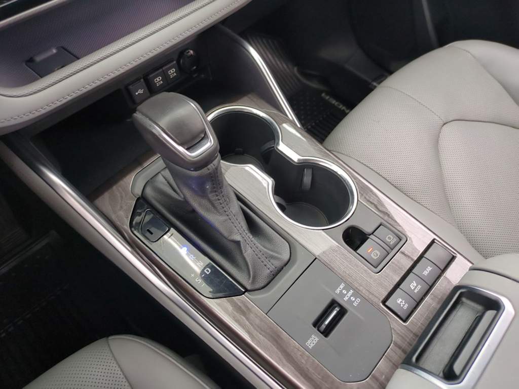 Thumbnail: 2020 Toyota Highlander - 35