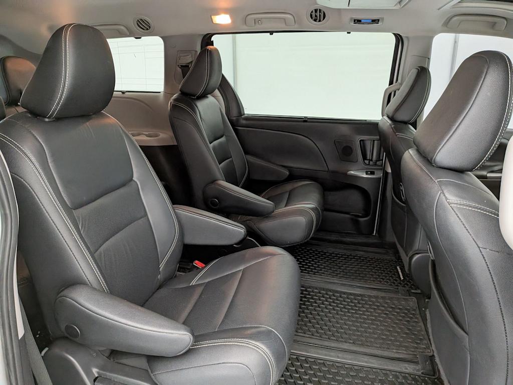 Thumbnail: 2019 Toyota Sienna - 29