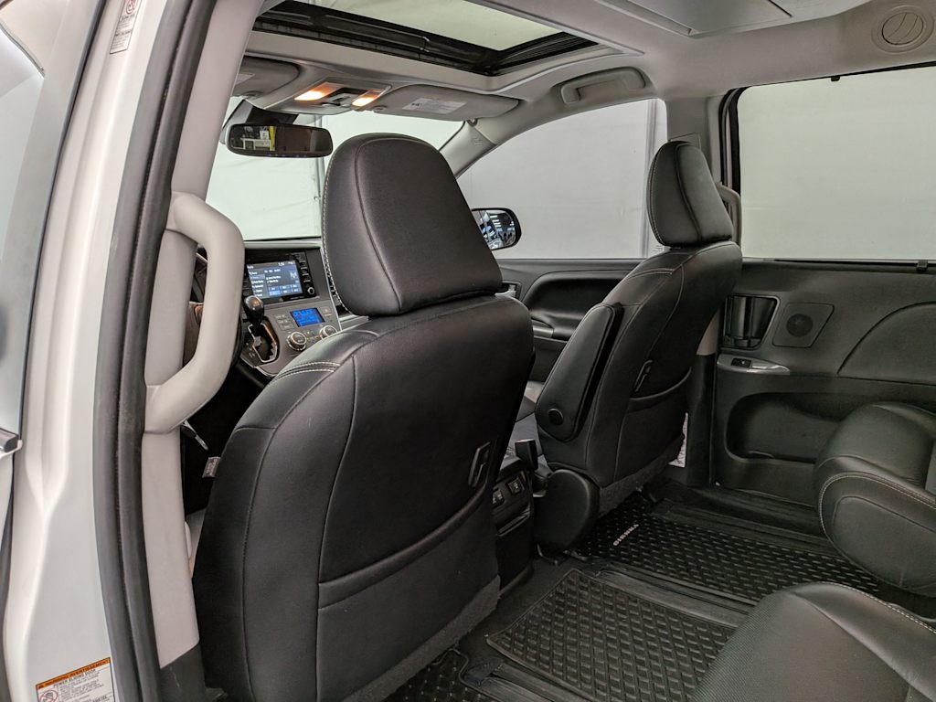 Thumbnail: 2019 Toyota Sienna - 13