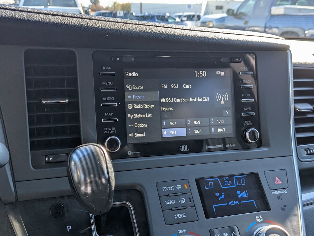 Thumbnail: 2019 Toyota Sienna - 35