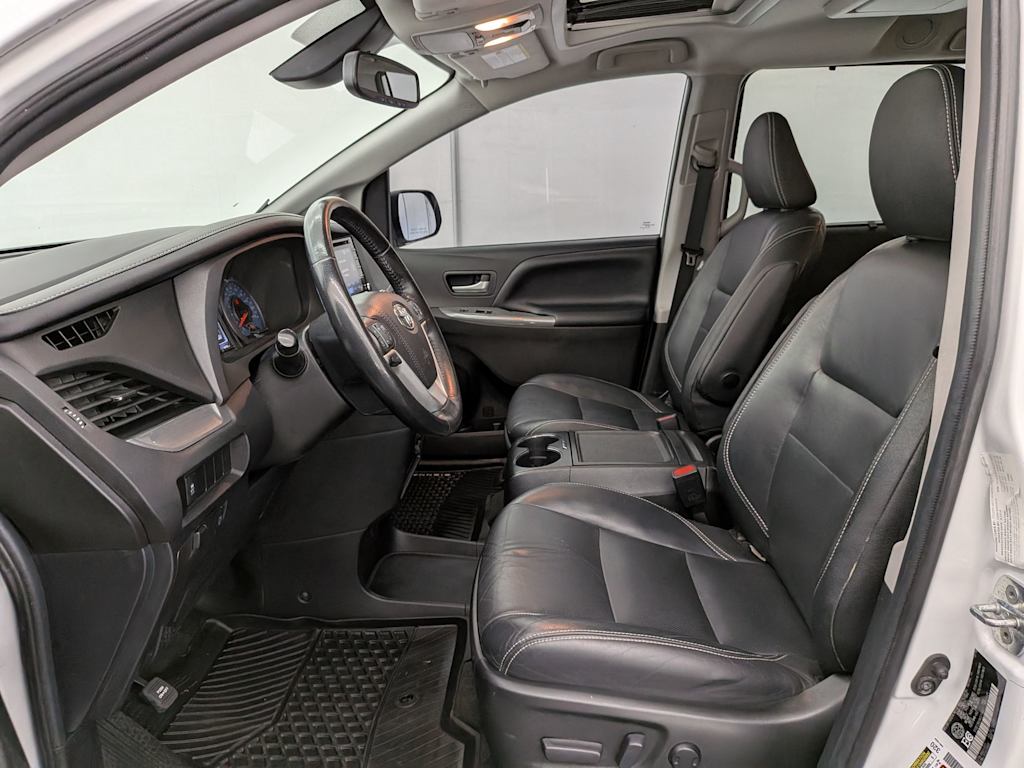 Thumbnail: 2019 Toyota Sienna - 11